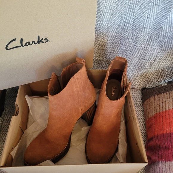 Clarks bootie - Picture 2 of 5